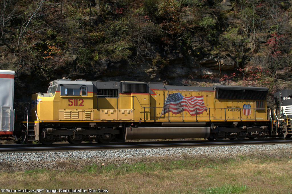 UP SD70M 5112 trails on 16G